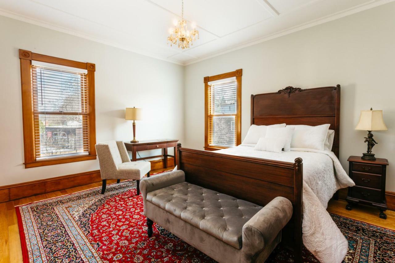 Reynolds House * Barre